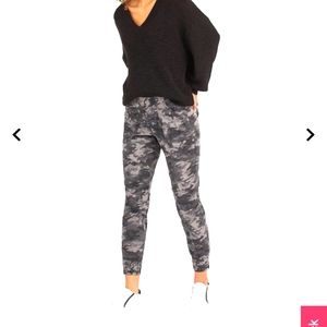 Spanx Twill Ankle Cargo Pants Size M Black washed camo